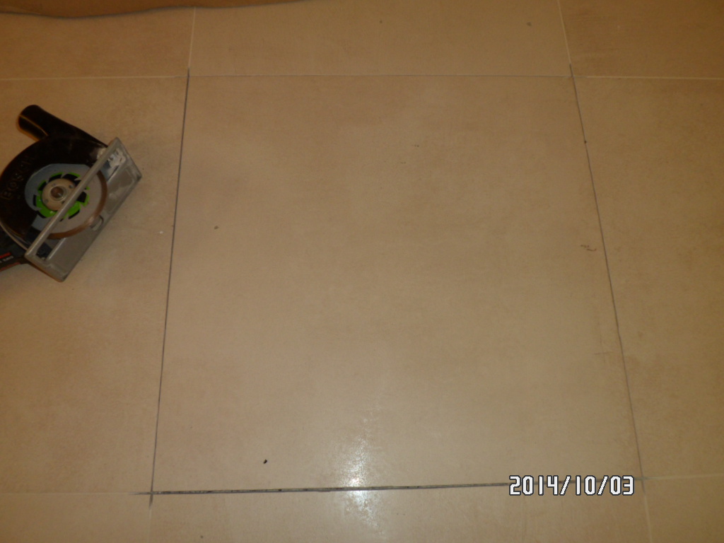 Fliesenfuge aufschneiden