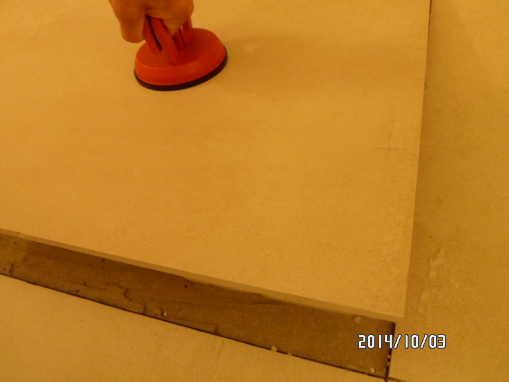 Gelste Fliese herausnehmen